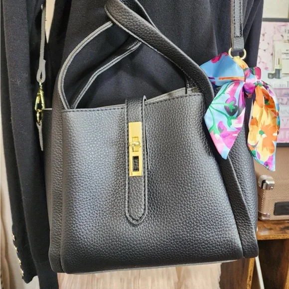 Black Crossbody Vegan Leather Purse - Picture 4 of 6